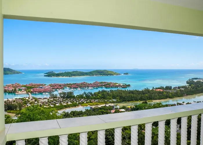 Elegant With Sea View In * Victoria