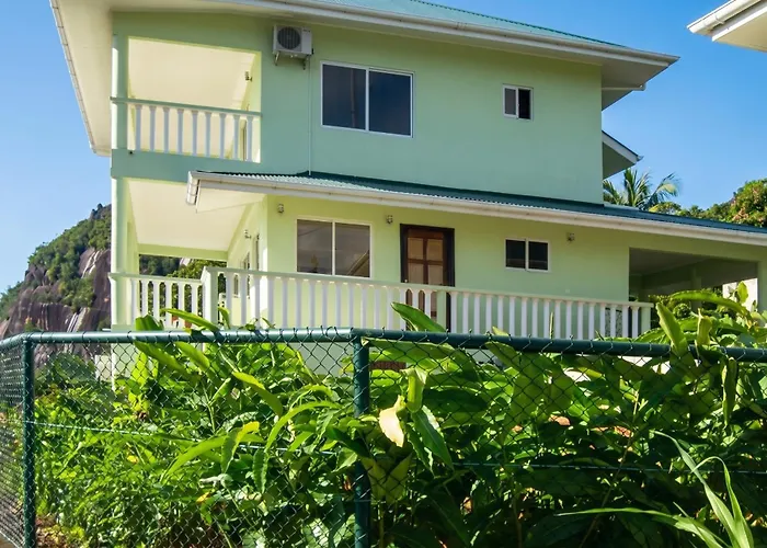 Elegant With Sea View In