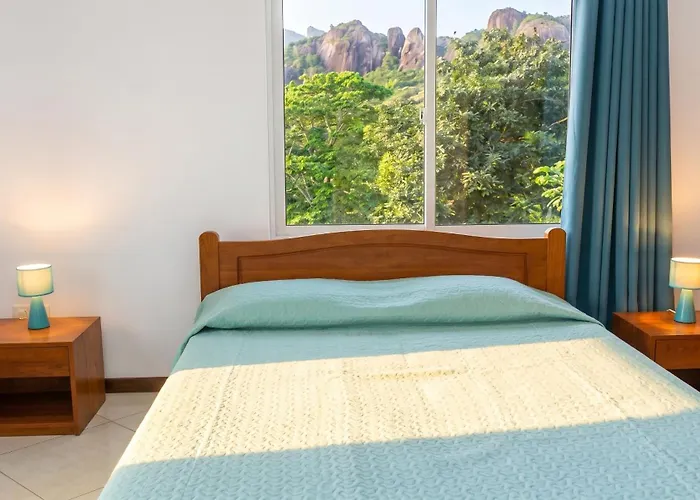 Villa Elegant With Sea View In *