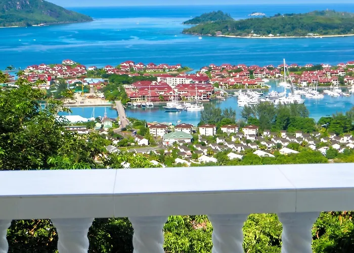 Elegant With Sea View In