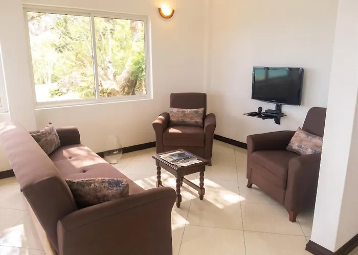 Elegant With Sea View In Villa *